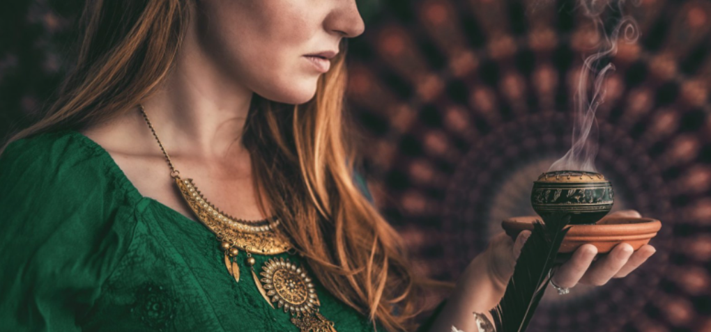 [Женская Санга] Юлия Мангалам ― Живое пространство (2022)