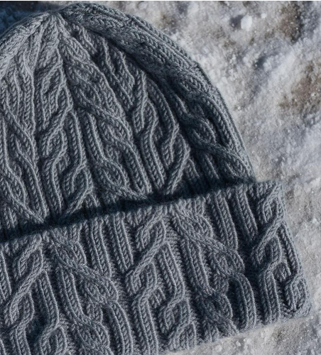 [Tayler Harris, Вяжи.ру] Красивая шапка с высоким отворотом Yalecrest, вязаная спицами снизу (2025)